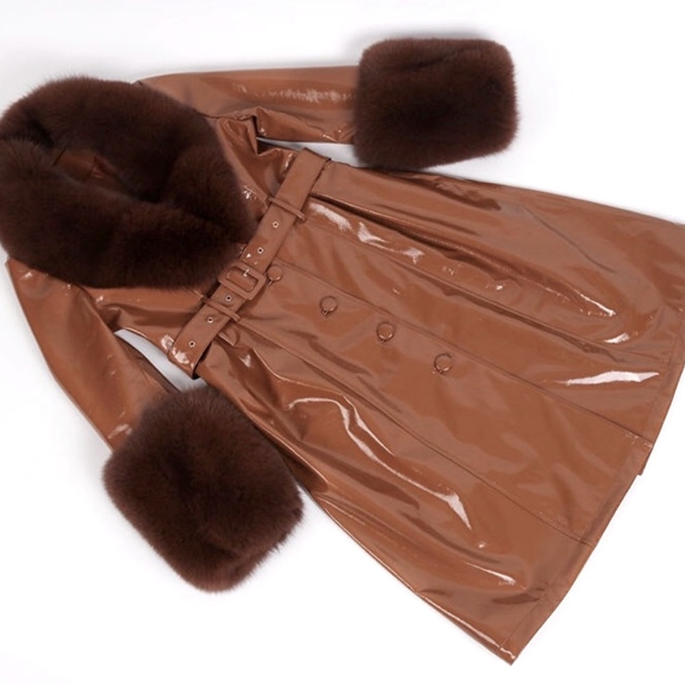 Patent leather trench with fur detail